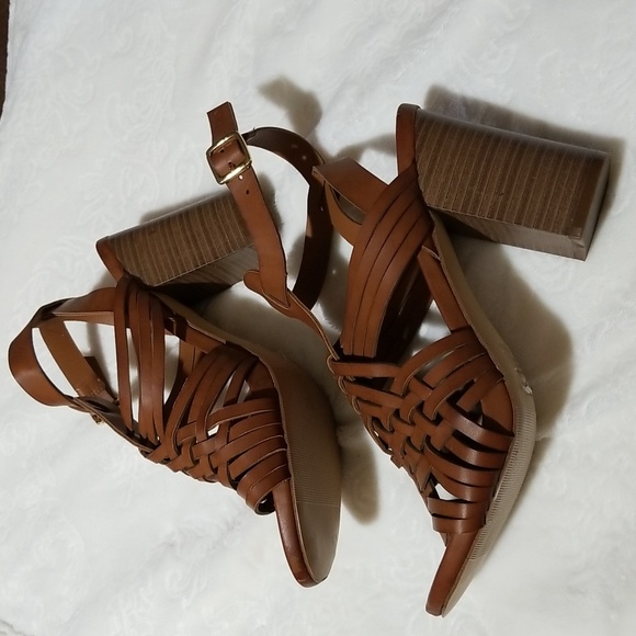 Ladies Sandals. 8.5 - Picture 2 of 7